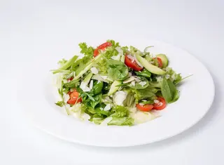 Salată cu avocado