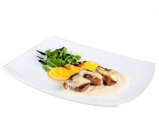 Medalioane din vițel cu sos Gorgonzola