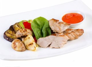 Cosiță din mușchi de porc cu legume grill