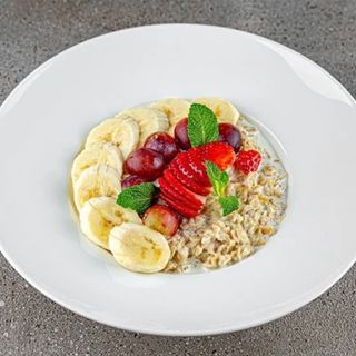 Terci de ovaz pe lapte de cocos cu fructe