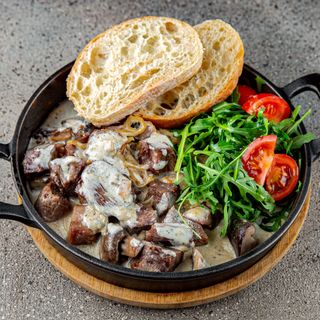 Fricasee de limbă de vițel, înăbușită cu ciuperci și parmezan