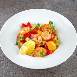 Hummus cu legume si crevete