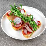 Bruschetta cu Roast Beef