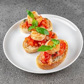 Bruschetta cu tomate și creveți