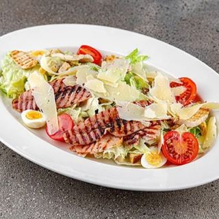 Salată Caezar cu carne de pui