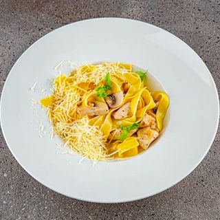 Paste cu pui și ciuperci