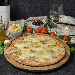 Пицца Четыре Сыра/Pizza 4 Cașcavaluri
