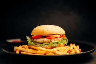 Chicken Burger + cartofi pai