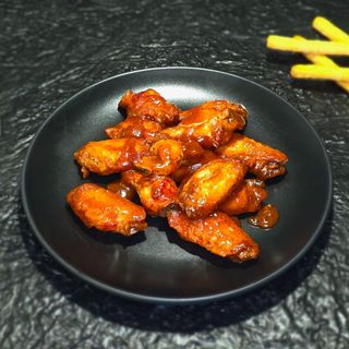 Aripioare de pui in sos BBQ