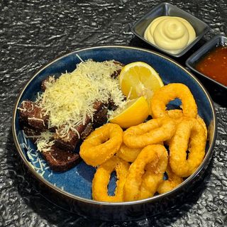 Gustare cu calamare crocante