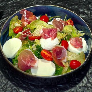 Salata con Prosciuto