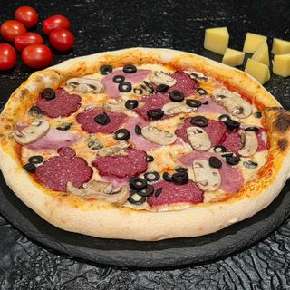 Pizza Capriccioasa