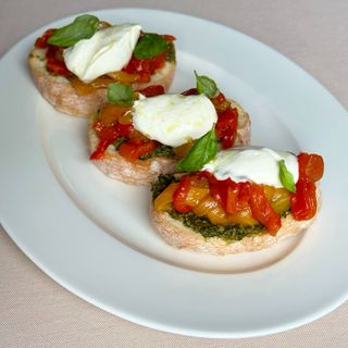 Bruschette cu ardei copți