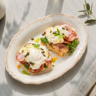 Ouă Benedict cu bacon
