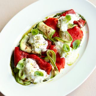 Legume coapte cu stracciatella și pesto de mentă