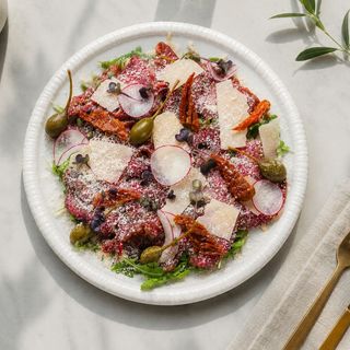 CARPACCIO DE VIȚEL CU ROȘII USCATE