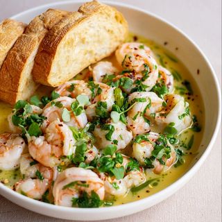 Creveți în sos Tom Yum cu ciabatta crocantă