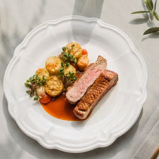 MAGRET DE RAȚĂ CU GRATIN DE ȚELINĂ