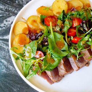 Friptură de ton cu cartofi