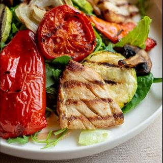 Salată de pui la grătar
