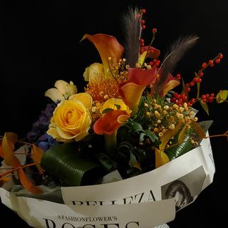 Buchet oranj cu trandafiri și cale 