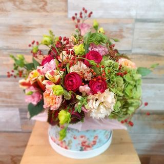 Compoziție multicoloră cu hydrangea