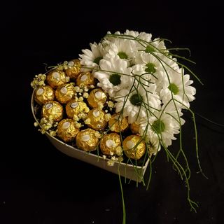 Inimă din ciocolate cu crizantemă