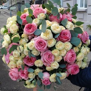 Buchet maiestuos din trandafiri 