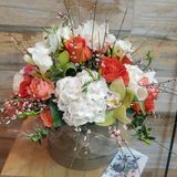 Compoziție din trandafiri cu hydrangea