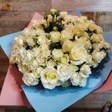 Buchet din mini trandafiri albi