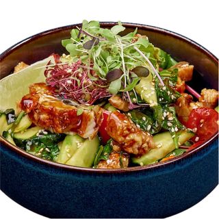 Salată cu anghilă și quinoa (240 g)