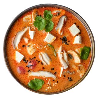 Supă tom yum cu lapte de cocos cu tofu și ciuperci shiitake (400/100 g)