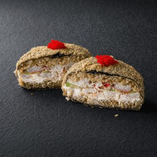 Sushi burger cu creveți și crab de zăpadă