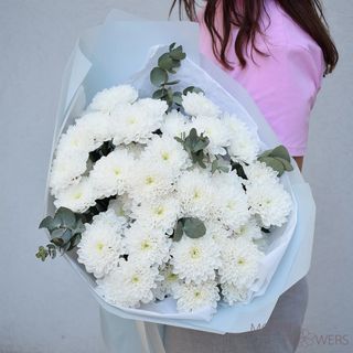 Buchet din crizantemă albă Altai cu eucalipt