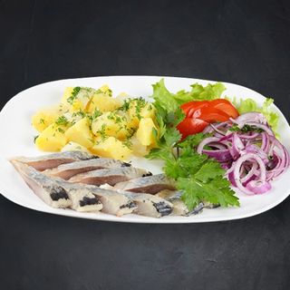 Hering cu cartofi fierți