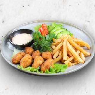 Nuggets de pui cu cartofi pai