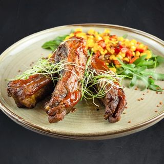 Coaste de porc cu porumb