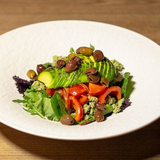 Salată de roșii cu avocado