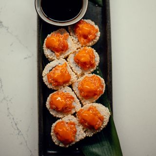 Spicy roll cu somon