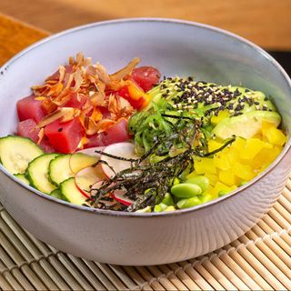 Poke bowl cu ton