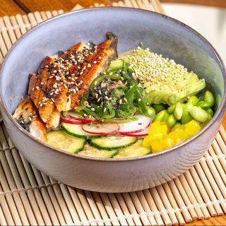 Poke bowl cu anghilă