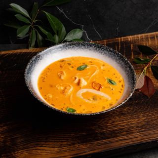 Tom yam cu fructe de mare și tăiței udon