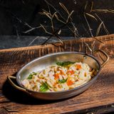 Fettuccine cu somon în sos alb