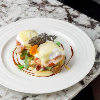 Ouă Benedict cu bacon