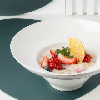 Terci de ovăs cu semințe chia și pomușoare, lapte