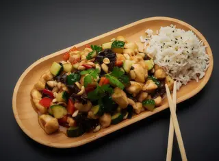 Chicken Kung-pao cu castraveți 