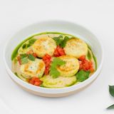 Brânzoaice cu hummus și iaurt grecesc