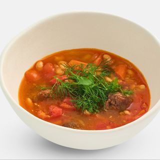 Supă cu fasole, carne de vițel și legume