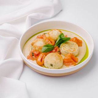 Brânzoaice cu somon și iaurt grecesc