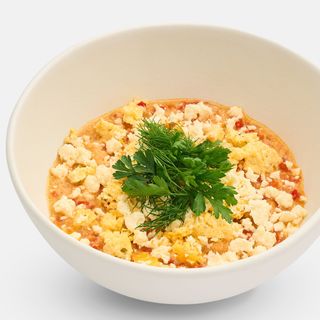 Menemen cu polenta și legume de sezon